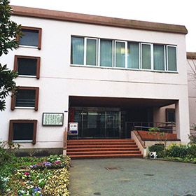 牟礼コミュニティセンター（図書館・プール）